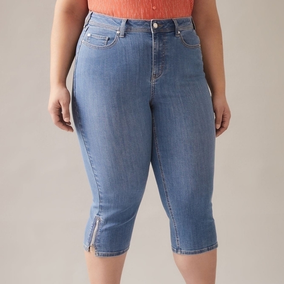 12 - In Every Story | Straight-Leg Denim Capri with Zip - Picture 8 of 8